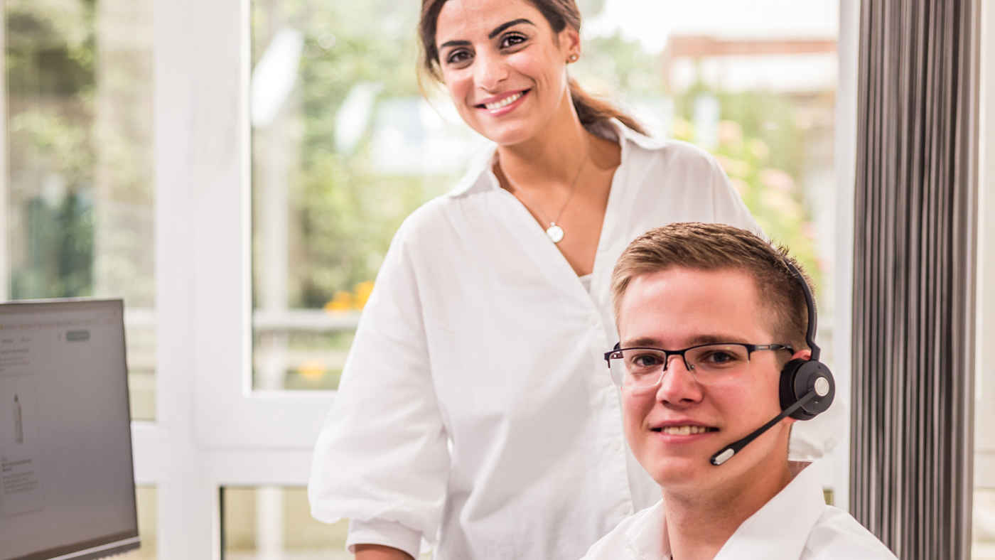 Mitarbeiter des Coloplast Homecare Teams in der Telefon-Beratung